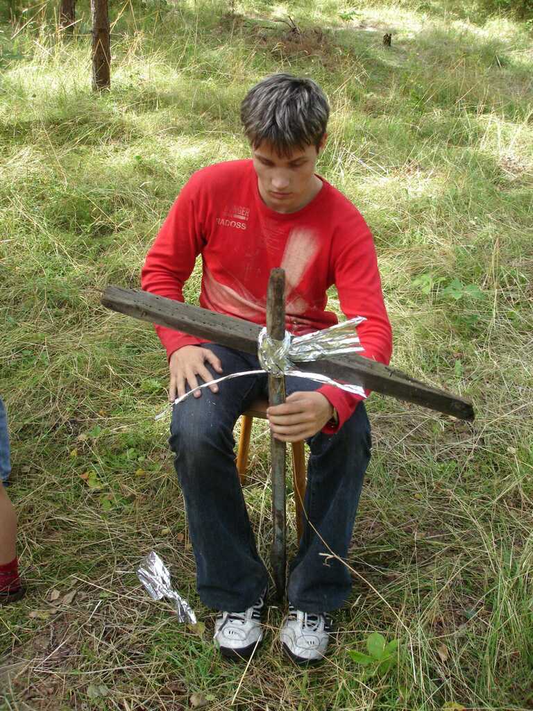 A proper headstone for a proper bird