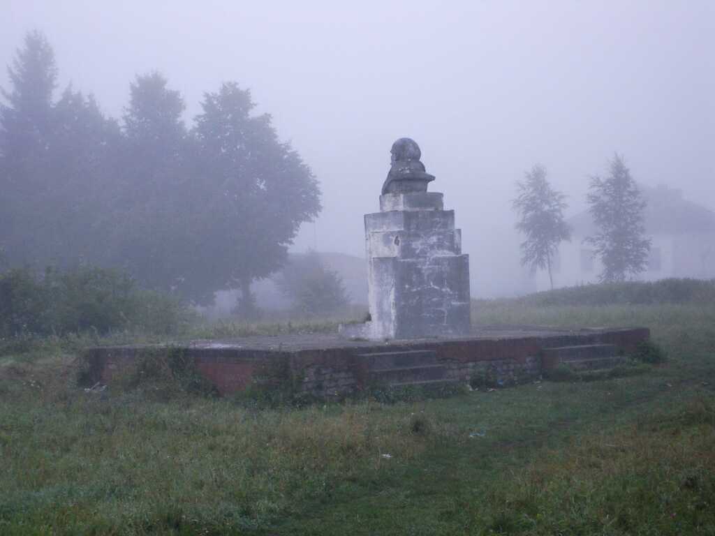 Comrade Lenin's rear