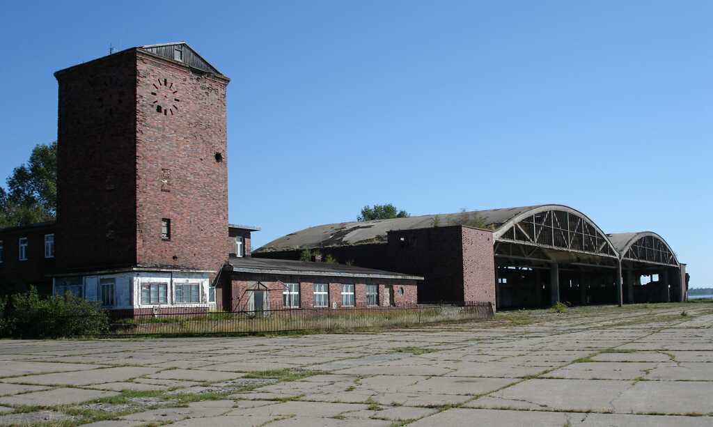 Well-kept hangar